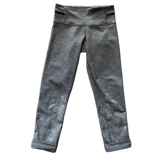 Sz2 Lululemon Vintage crops Heathered Black with Embossed Logo and feathers EUC - Picture 3 of 8